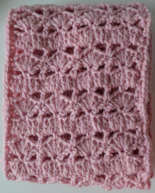 Pinky Circle Scarf, free crochet pattern by Marie Segares/Underground Crafter