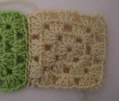 #HowTo join granny squares with slip stitch on #Crochet #TipsTuesday with @ucrafter