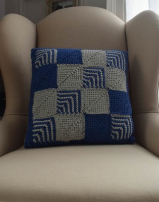 Mitered Square Pillow, free Tunisian #crochet pattern by Underground Crafter