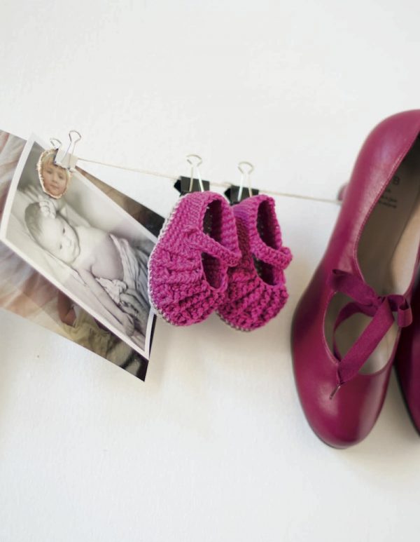 Baby Shoes to Crochet: Fashionable Styles for Little Feet by Lucia Forthmann | Book review, excerpt pattern (Mary Janes booties), and giveaway on Underground Crafter