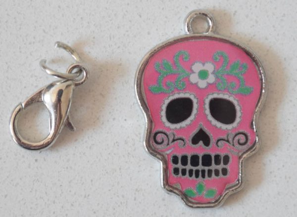 DIY Locking Stitch Markers for Crochet and Knitting Tutorial by Underground Crafter | Make your own custom stitch markers with supplies from Oriental Trading! I used the Dia de los Muertos enamel charms to add color and an autumn feel to this set.