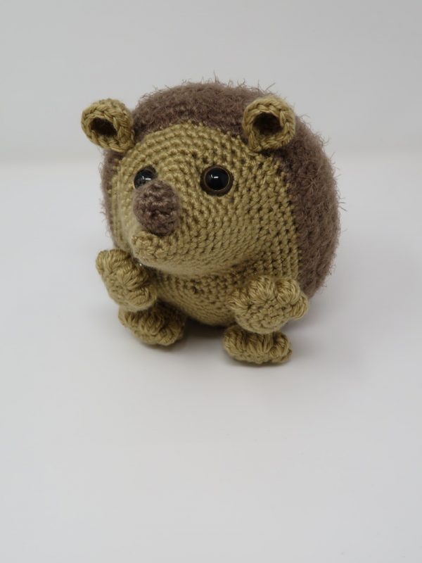 Free crochet pattern: Hygge Hedgehog amigurumi by Hooked by Kati for Underground Crafter