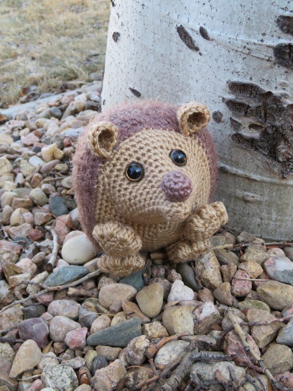 Free crochet pattern: Hygge Hedgehog amigurumi by Hooked by Kati for Underground Crafter