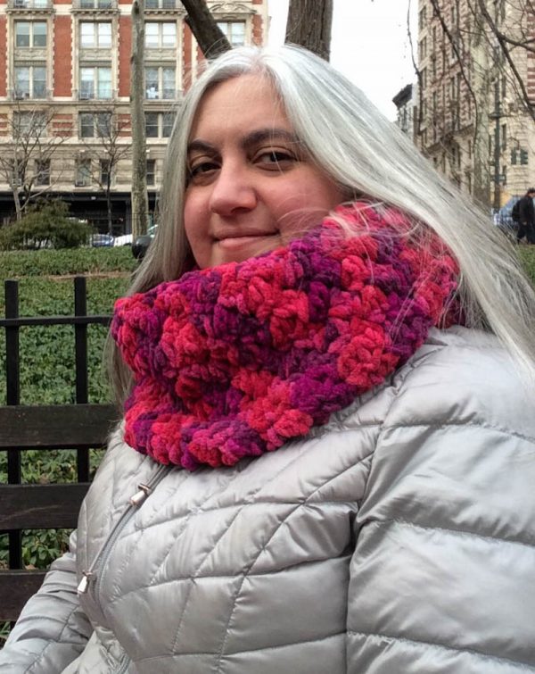 Free crochet pattern: Smoothie Infinity Scarf in Red Heart Sweet Home yarn by Underground Crafter