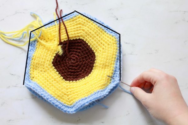 Free crochet pattern: Sunflower Purse by E'Claire Makery for Underground Crafter | sewing tutorial photo
